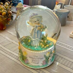 Precious Moments music box snow globe great condition over 6”